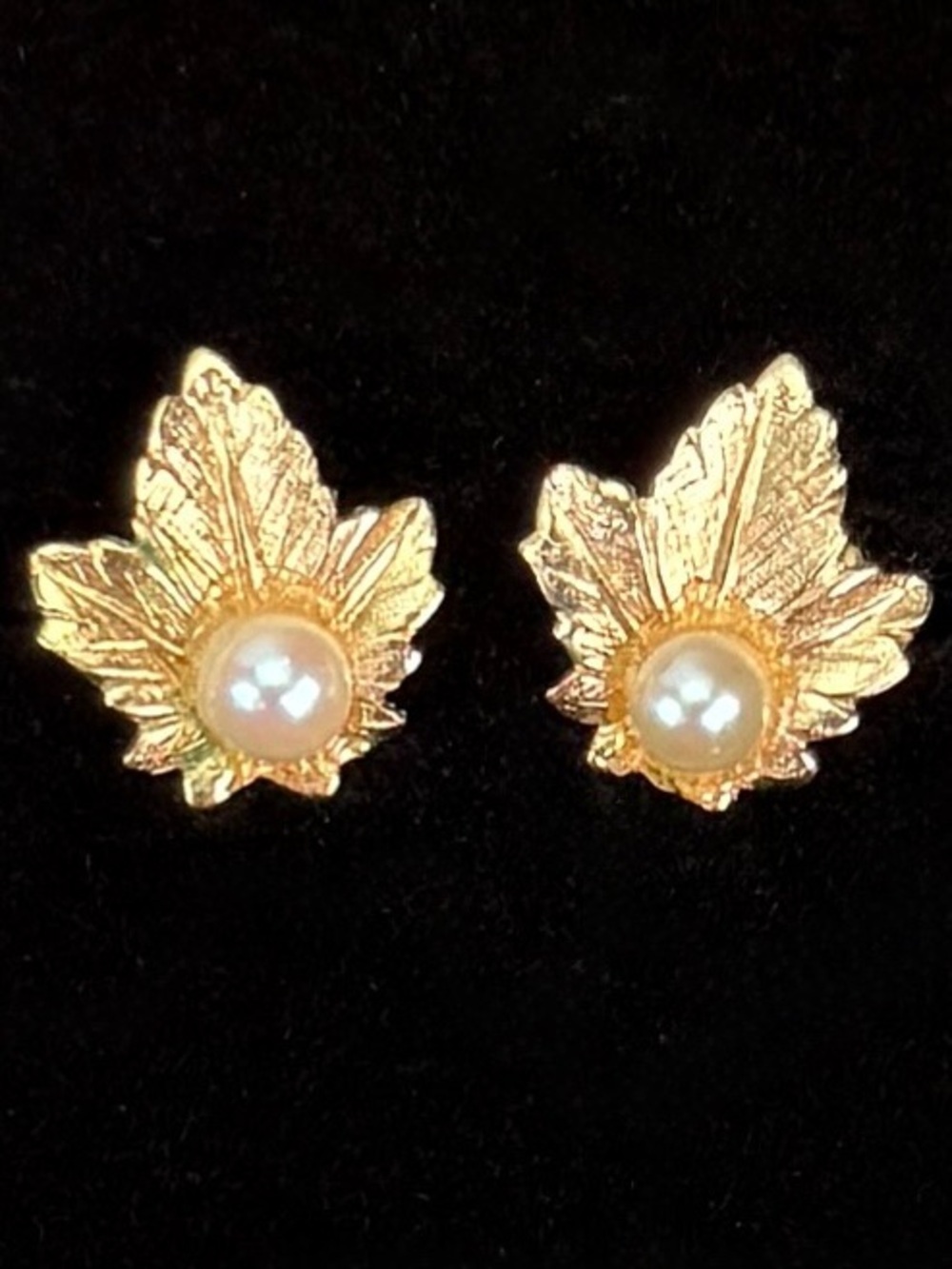 Vintage Goldtone Leaf Pearl Clip on Earrings
